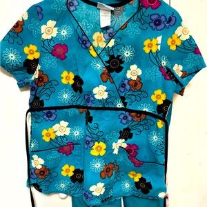 ❤️ 2 ITEMS SB scrub top small + small pair of scrub pants